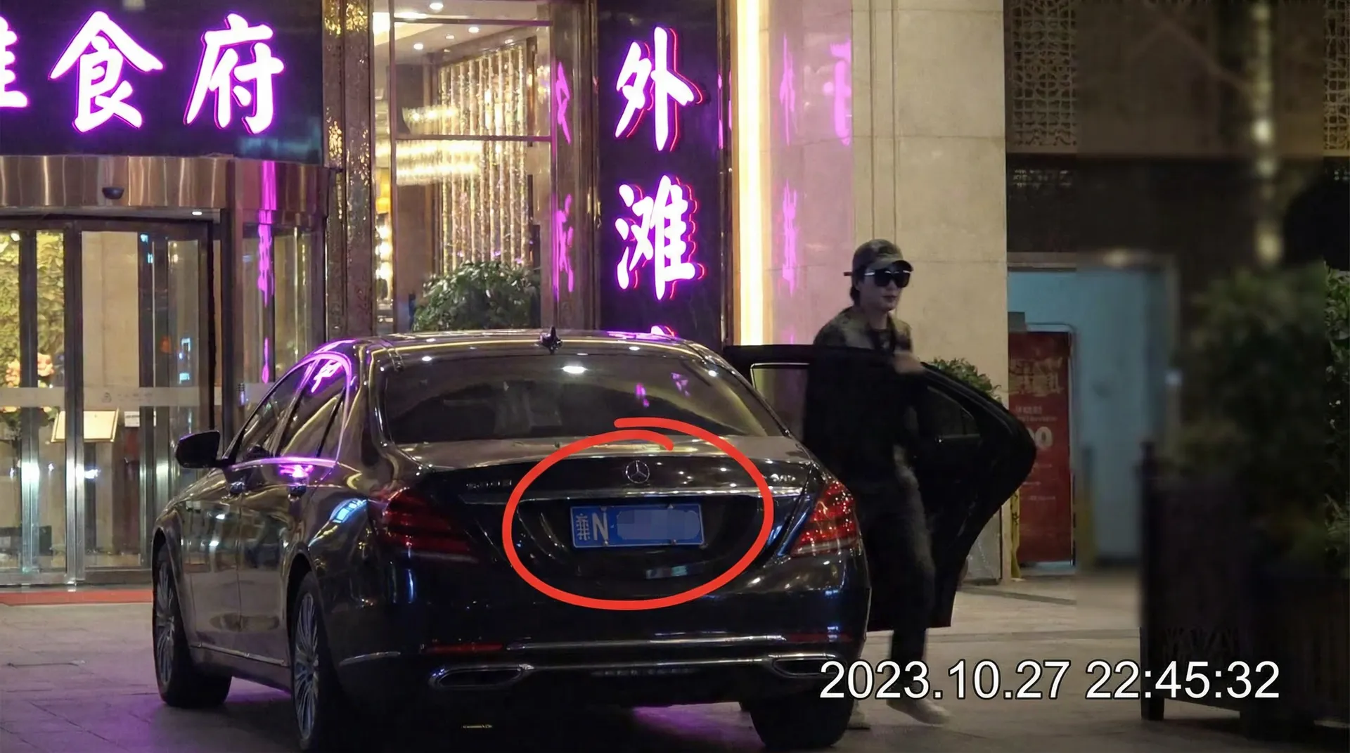 换妻视频-最新热门视频推荐|高清免费观看|私密内容 - 豪车餐厅外偷拍